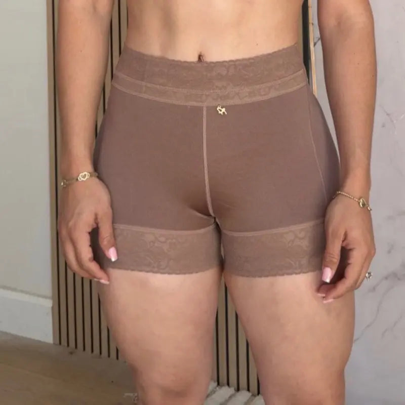 EL TRIQUINI Triple Lift Calzon Faja for Comfortable Fit and Support Under Skirts No Closure No Ribs No Visible Seams Ideal for All Outfits
