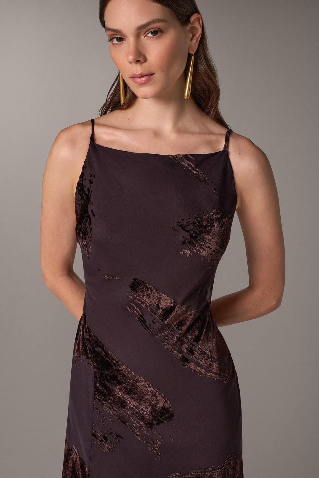VELVET BURNOUT LOW V-BACK GOWN