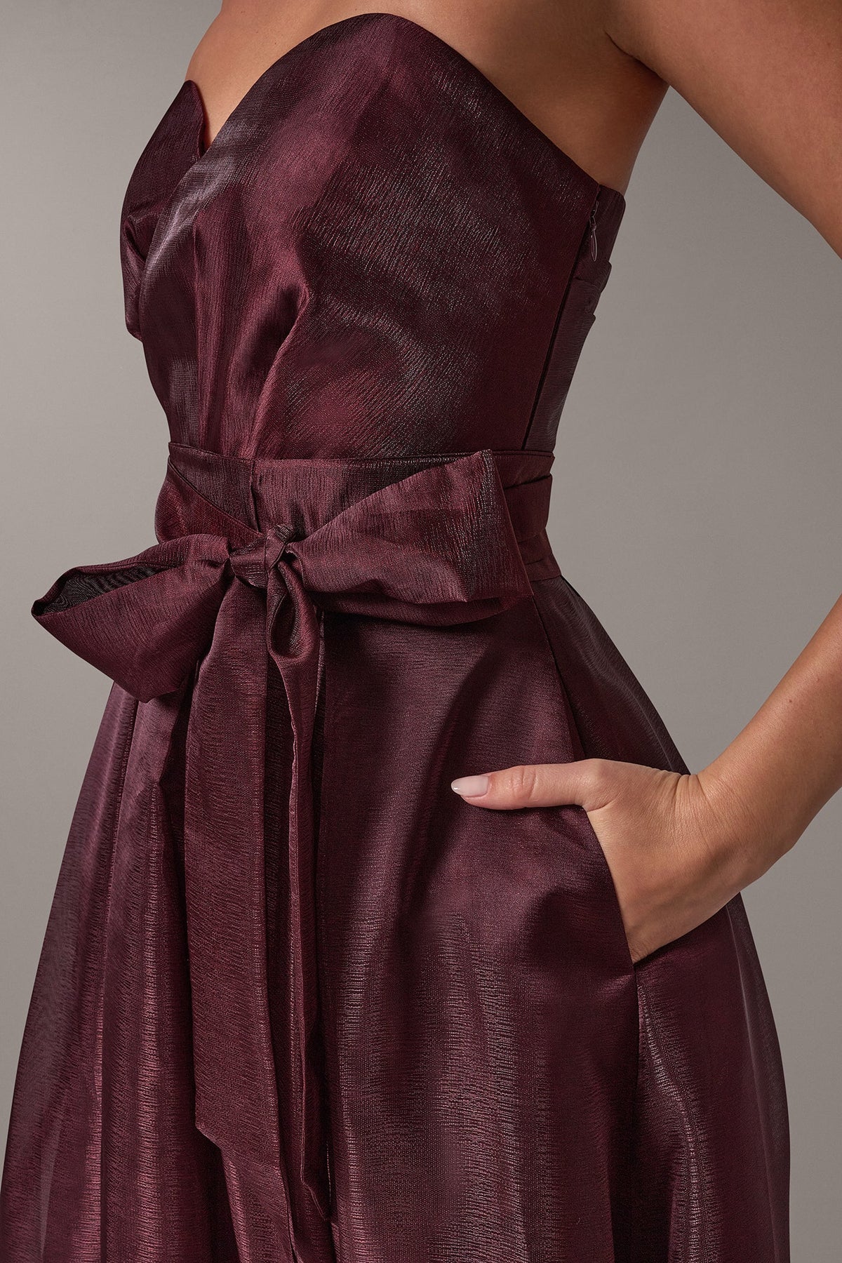 STRAPLESS SWEETHEART GOWN