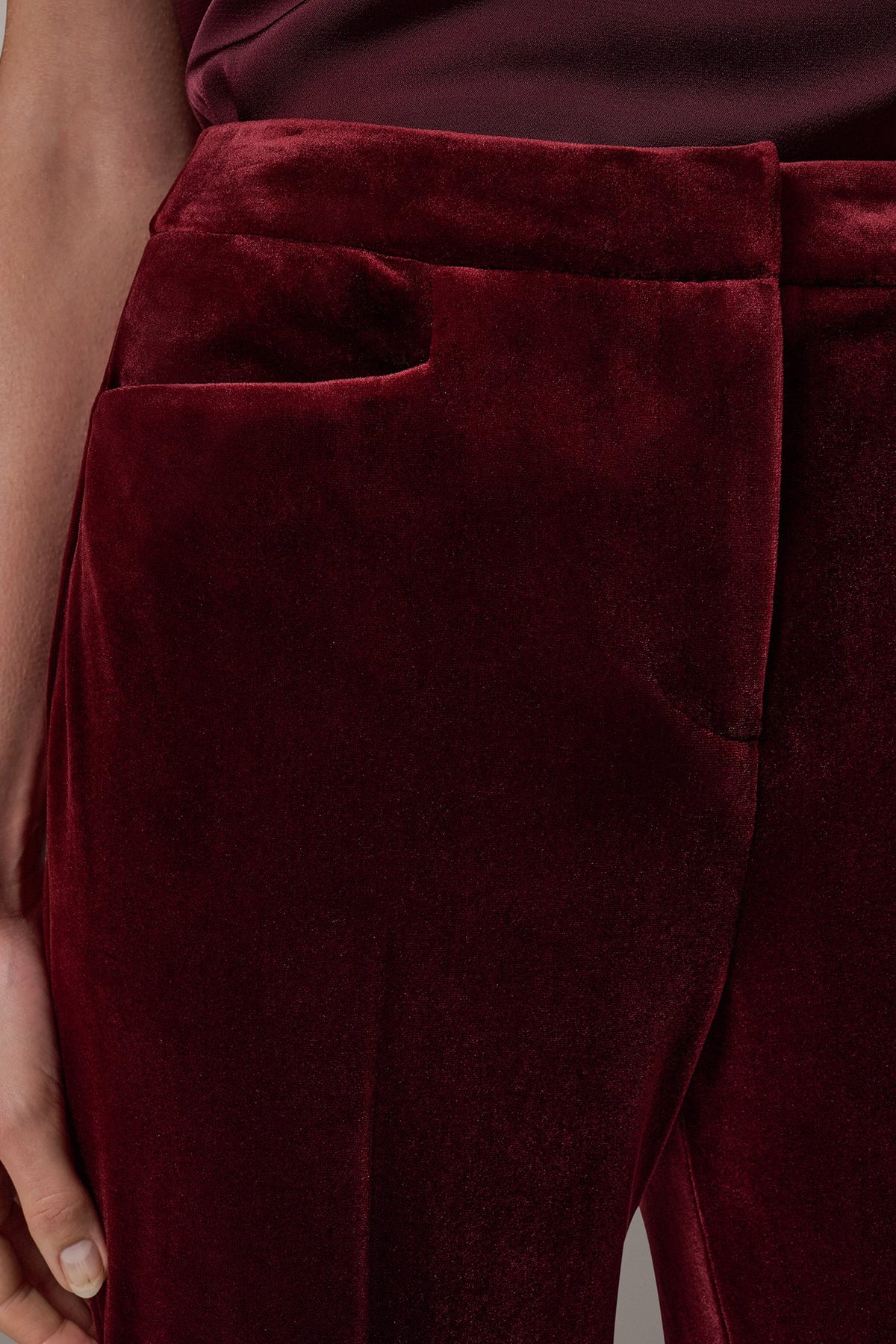 MID-RISE VELVET STRAIGHT-LEG SUIT PANT