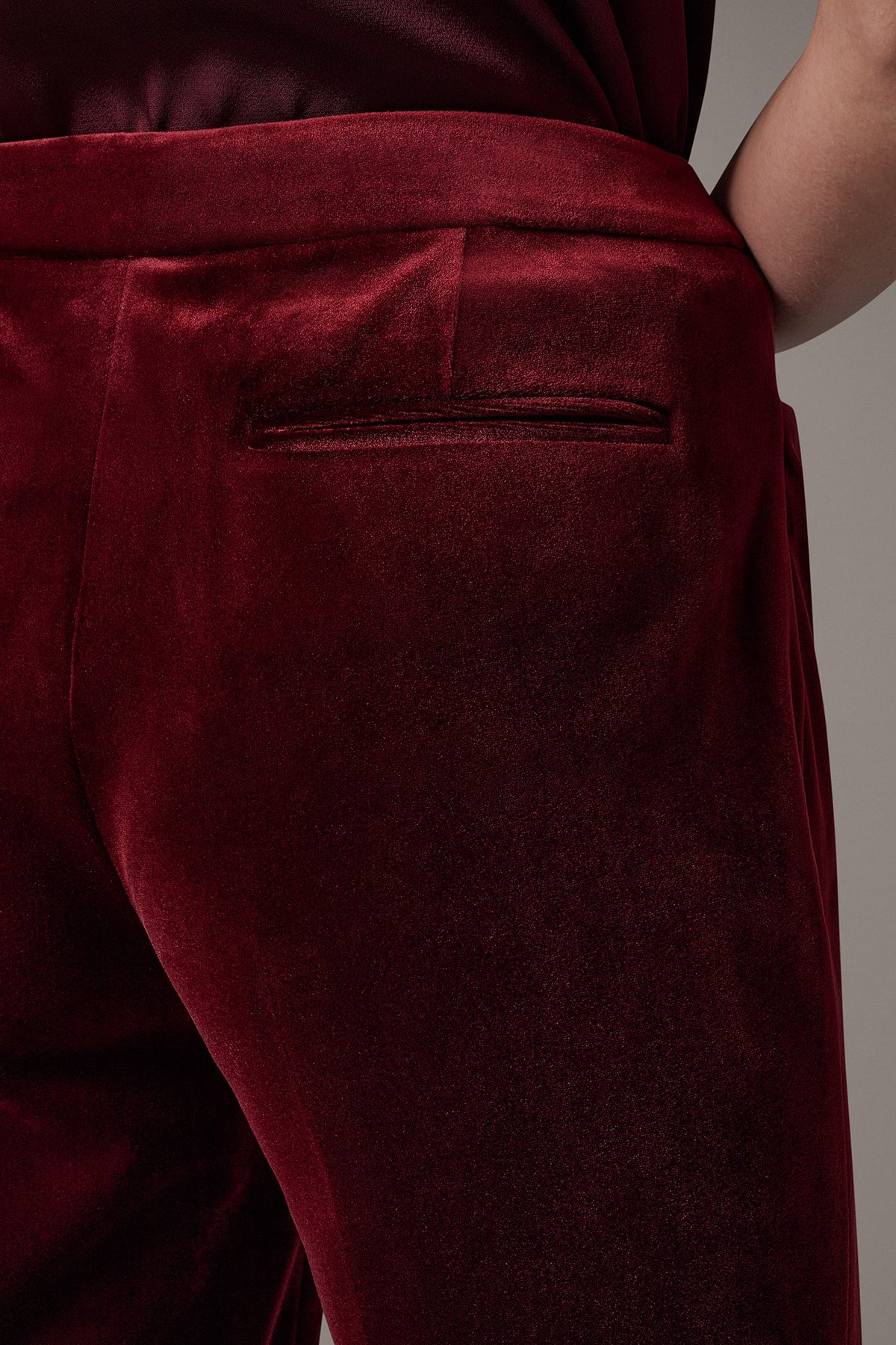 MID-RISE VELVET STRAIGHT-LEG SUIT PANT