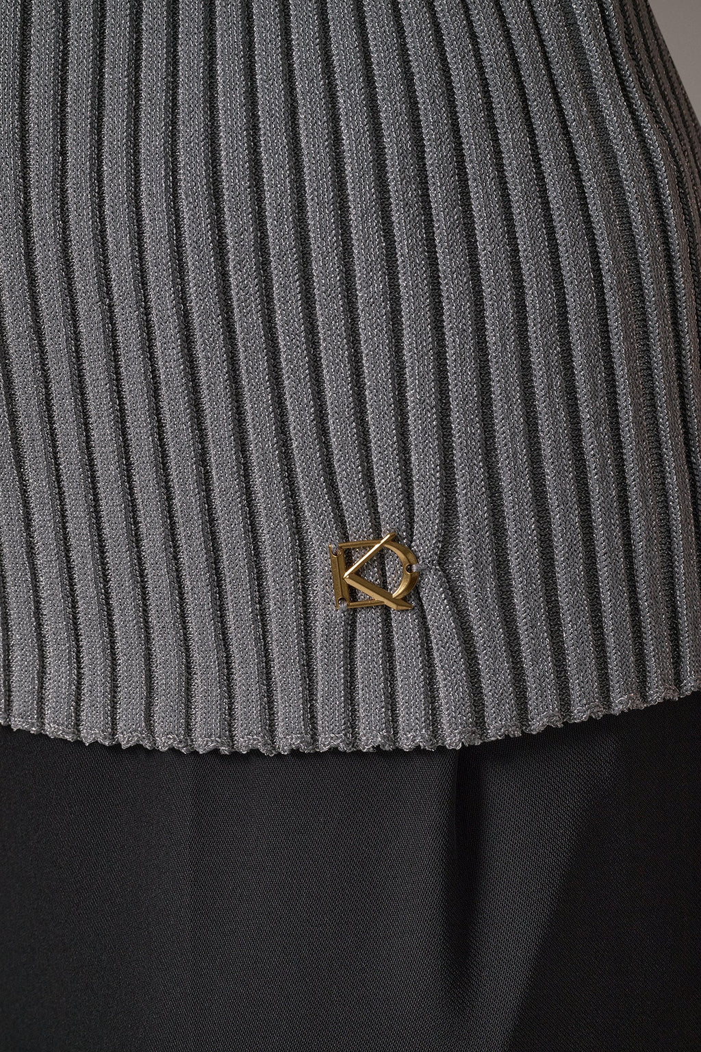 METALLIC RIBBED ILLUSION SWEATER
