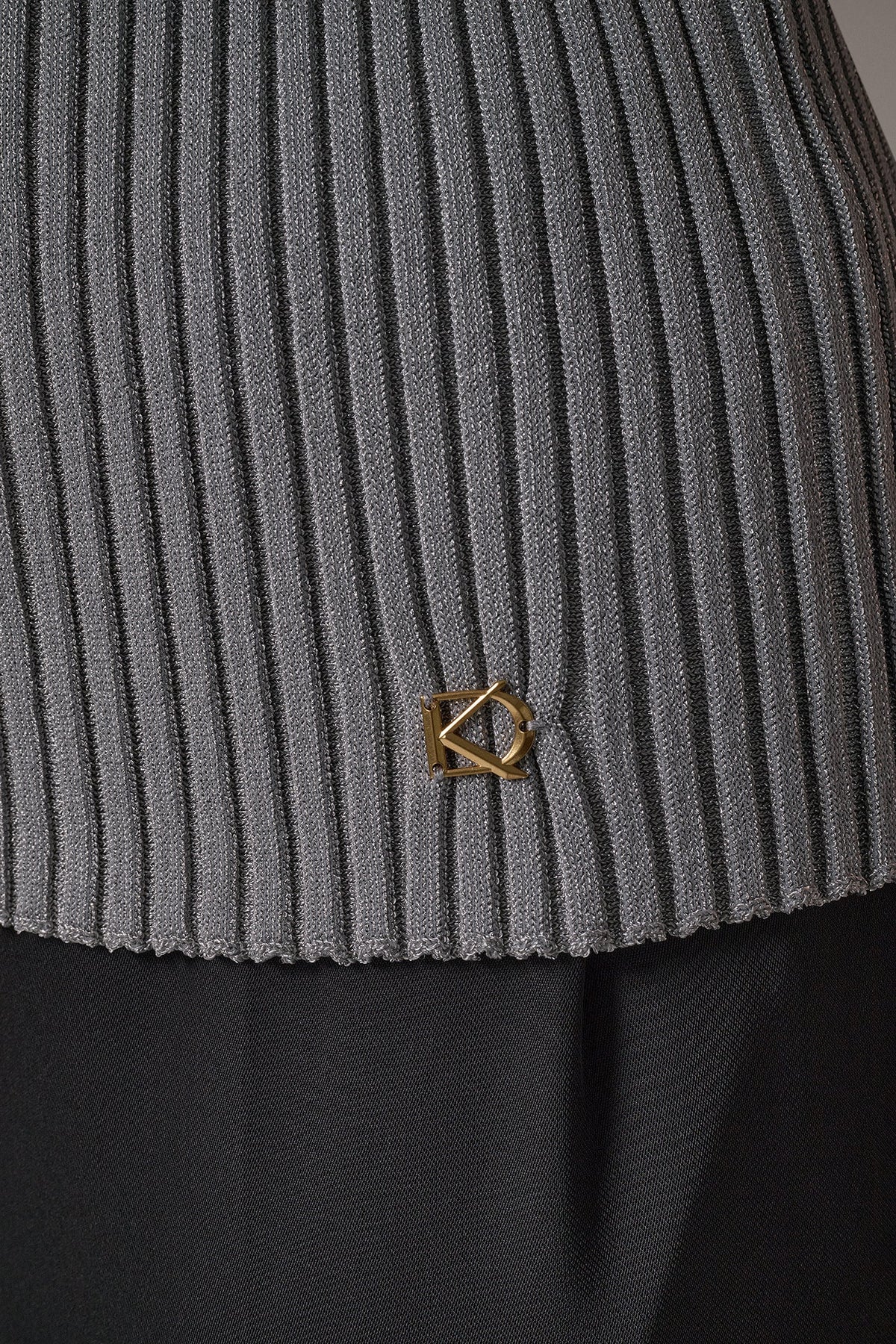 METALLIC RIBBED ILLUSION SWEATER